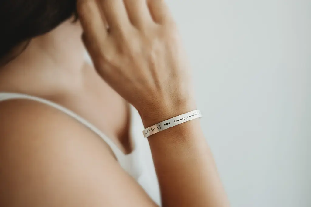 Al Yusr – Relief Bracelet (2).webp